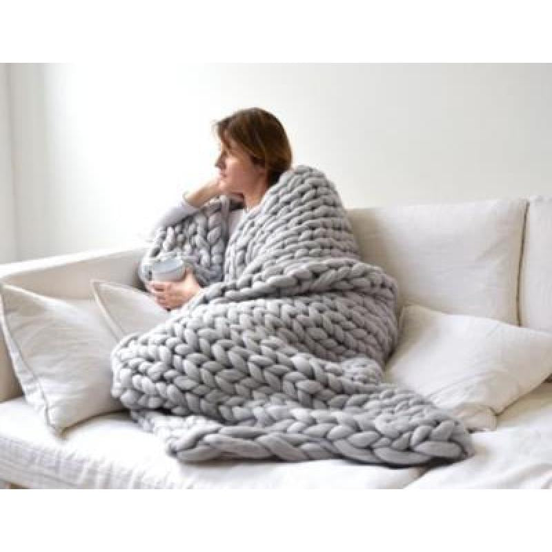 Chunky Knit Throw Blanket – Cozy Handwoven Decor