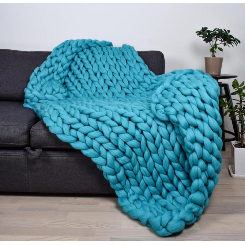 Chunky Knit Throw Blanket – Cozy Handwoven Decor