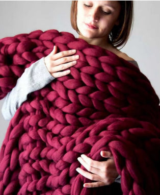 Chunky Knit Throw Blanket – Cozy Handwoven Decor