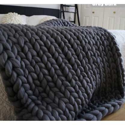 Chunky Knit Throw Blanket – Cozy Handwoven Decor