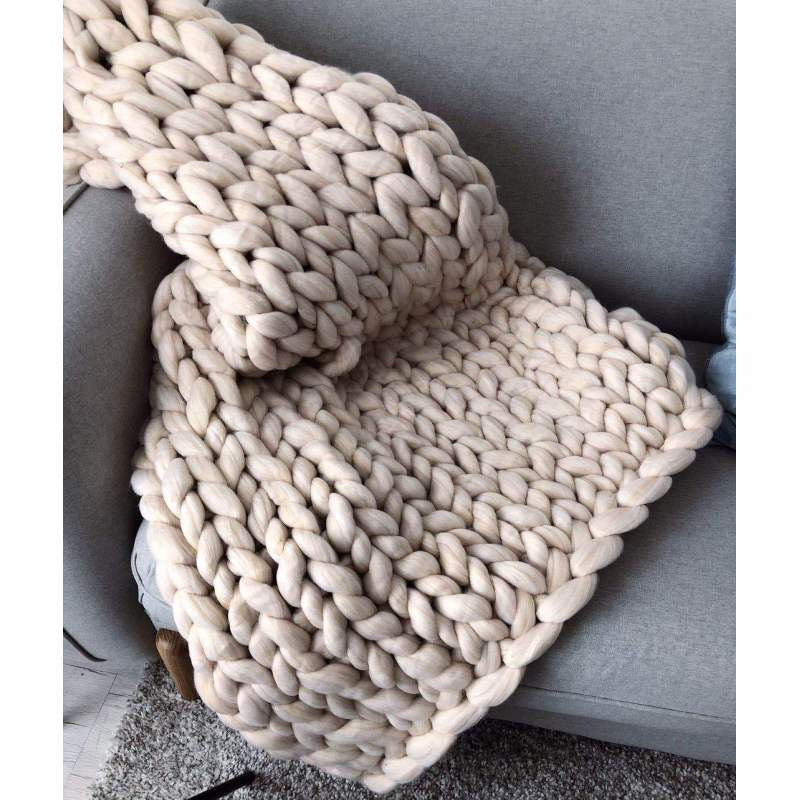 Chunky Knit Throw Blanket – Cozy Handwoven Decor